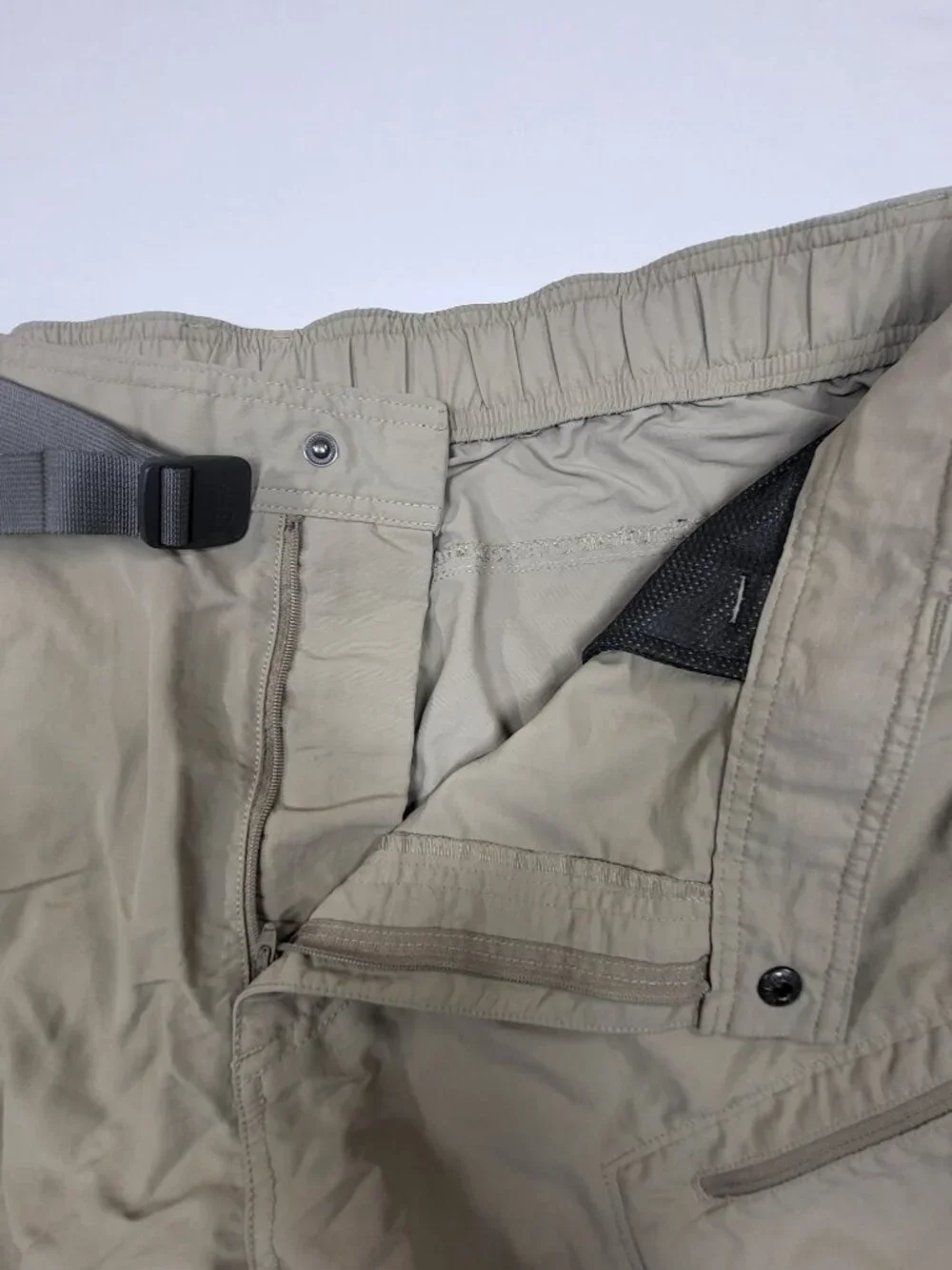 The North Face Mens Belted Hiking Cargo Shorts Khaki Tan Size XXL Regular